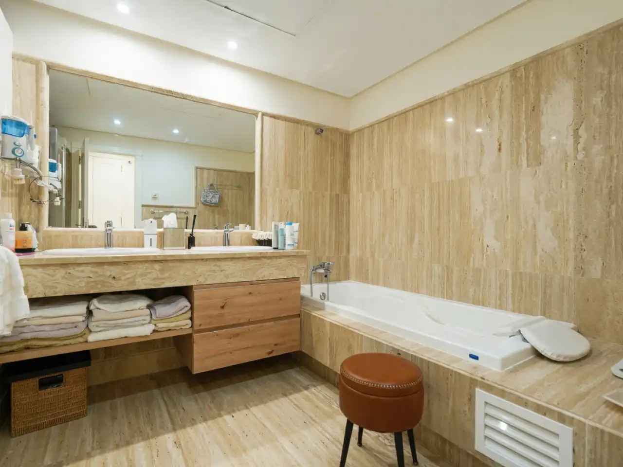 Baño de Planta baja en venta en Marbella con Aire acondicionado, Calefacción y Jardín privado
