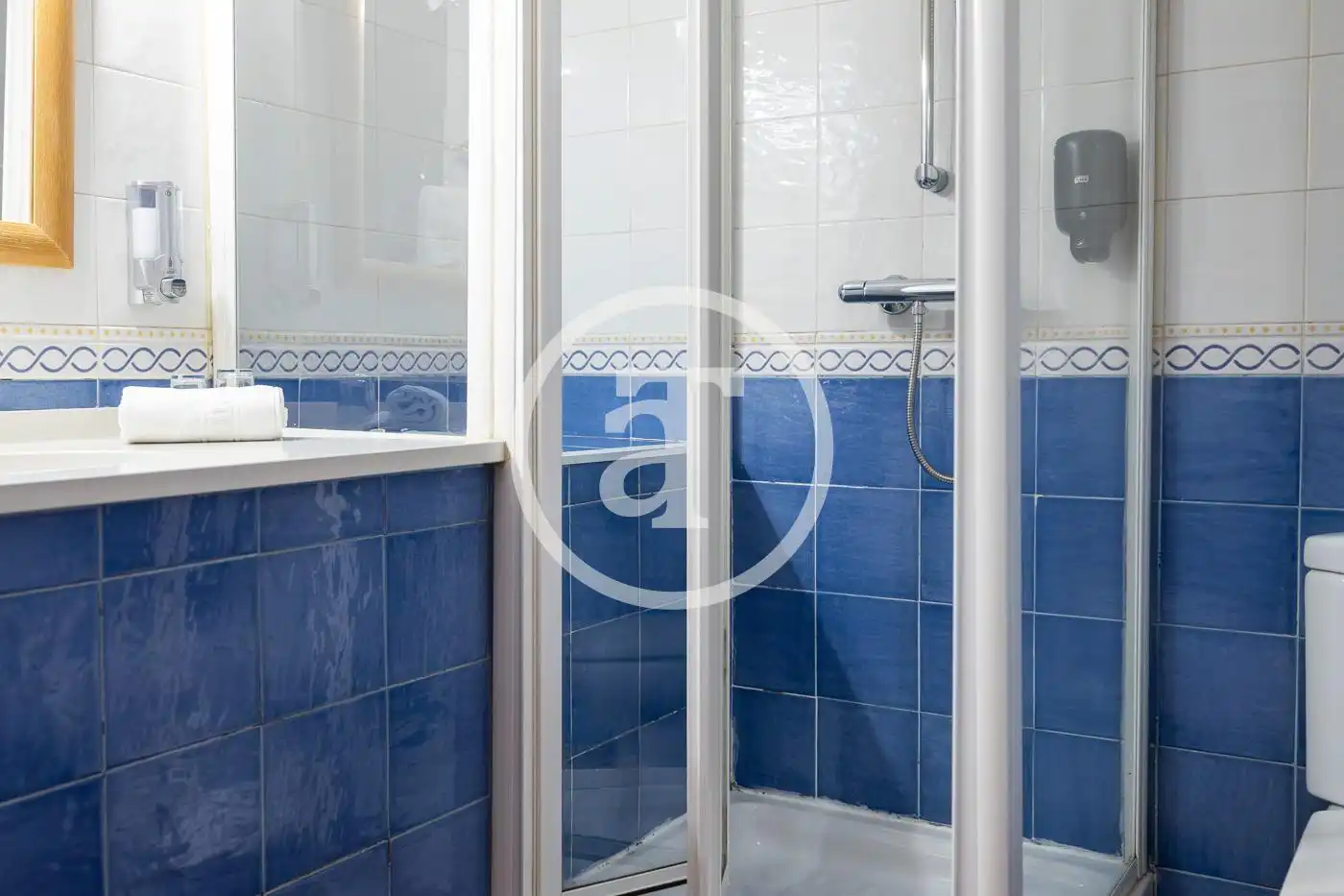 Baño de Ático de alquiler en Madrid con Aire acondicionado, Calefacción y Amueblado