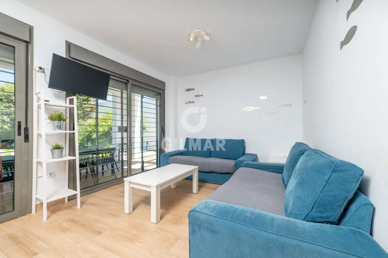 Sala d'estar de Casa o xalet en venda en Conil de la Frontera amb Jardí privat, Piscina i Moblat