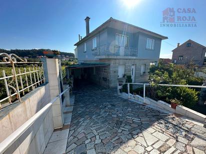 Vista exterior de Casa o xalet en venda en Cangas  amb Calefacció i Traster