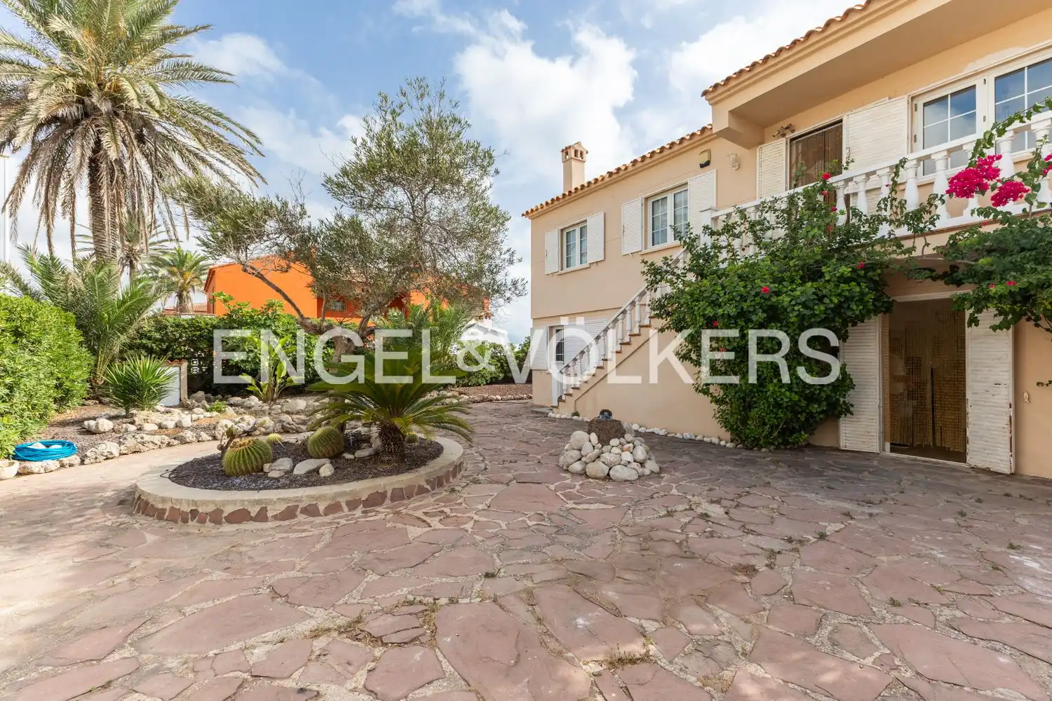 Vista exterior de Casa o xalet en venda en Cullera amb Aire condicionat, Calefacció i Jardí privat