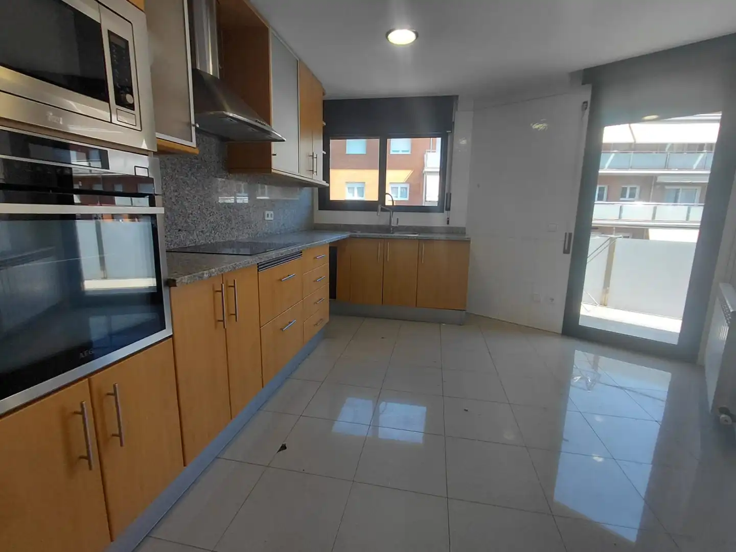 Kitchen of Flat for rent in Girona  with Air Conditioner, Heating and Balcony