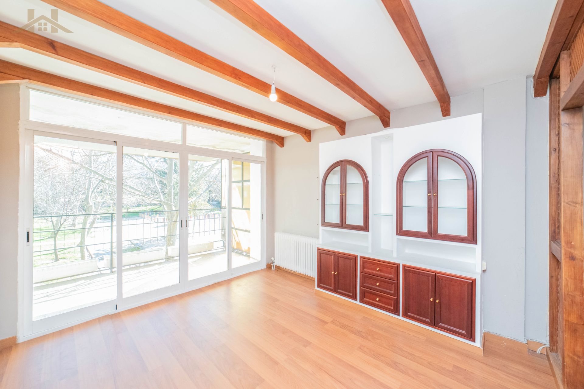 Sala d'estar de Pis en venda en Móstoles amb Calefacció, Jardí privat i Parquet