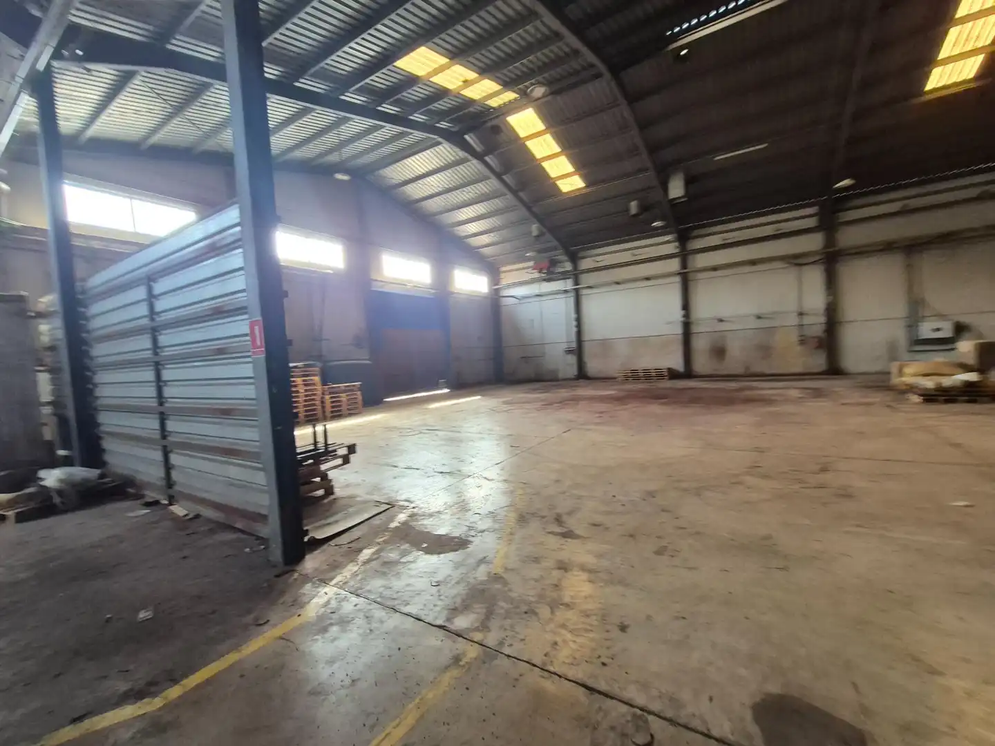 Fabrikhallen zum Verkauf in Monóvar  / Monòver