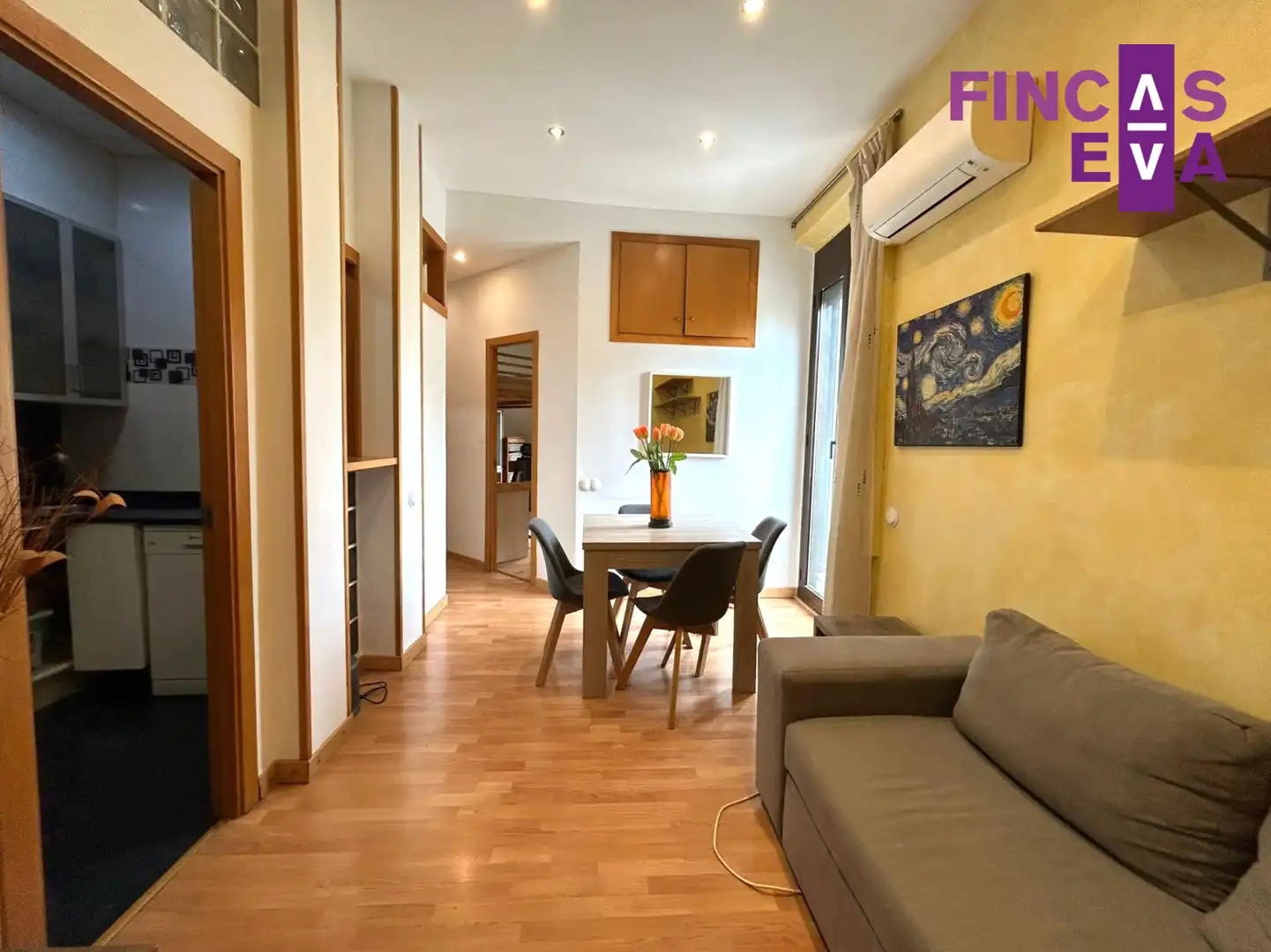 Sala de estar de Piso en venta en  Barcelona Capital con Calefacción, Parquet y Balcón