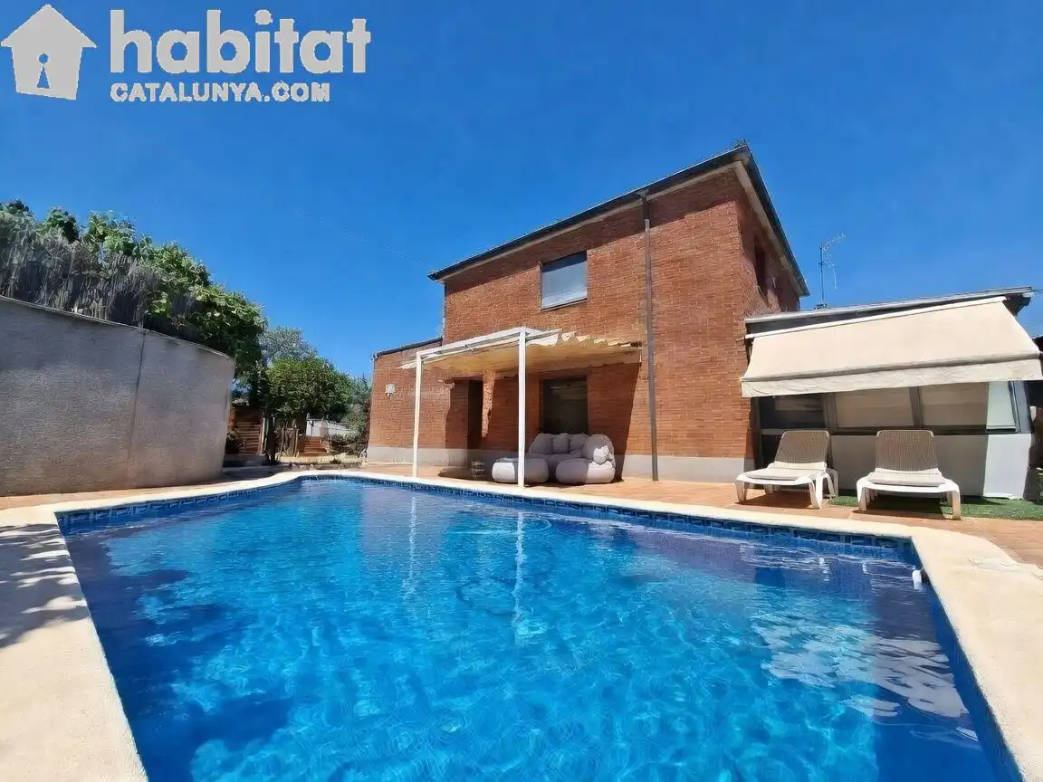 Vista exterior de Casa o xalet en venda en Masquefa amb Aire condicionat, Calefacció i Jardí privat