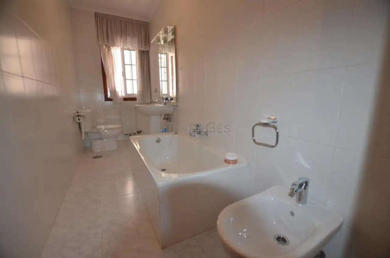 Bathroom of Flat for sale in Tui  with Heating, Parquet flooring and Balcony