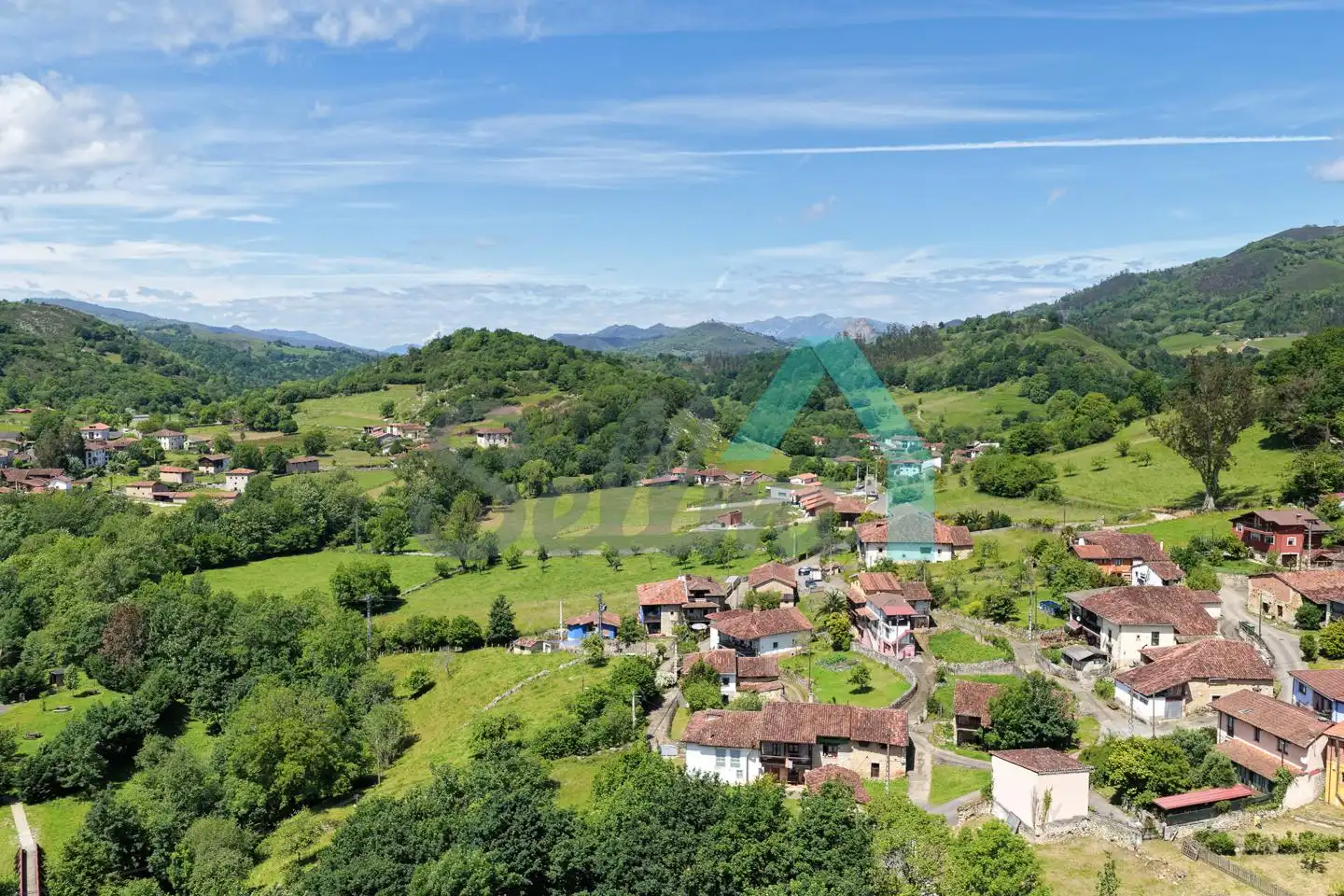 Einfamilien-Reihenhaus zum Verkauf in Onís mit Heizung, Abstellraum und Balkon