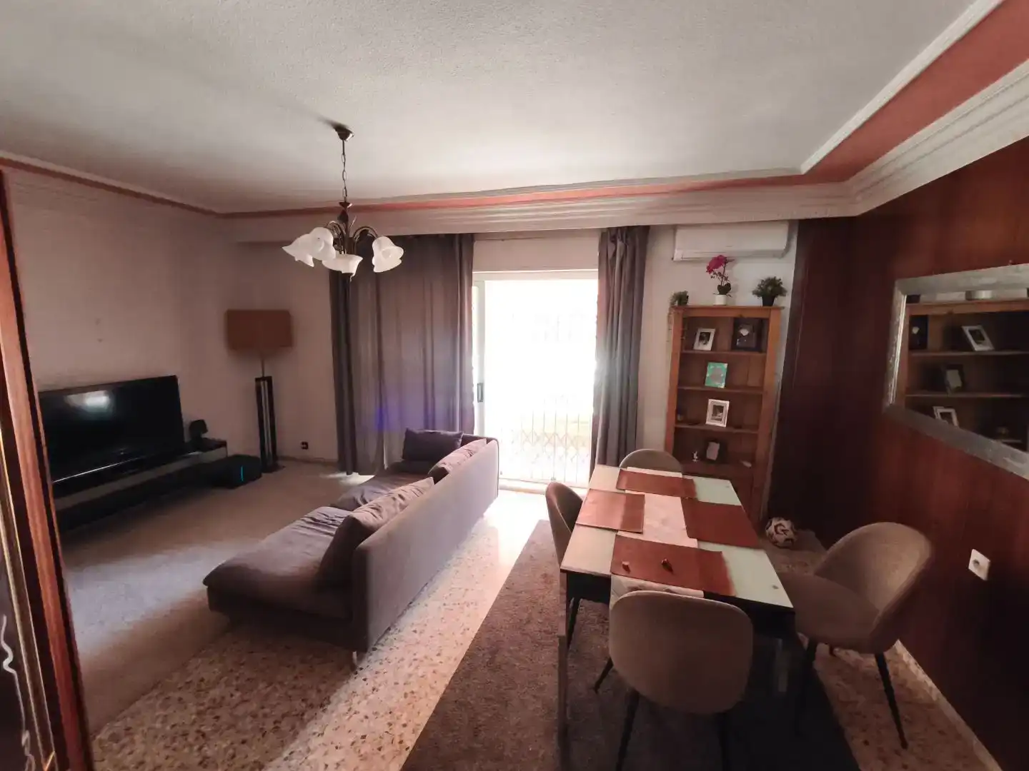 Sala de estar de Piso para compartir en Las Trescientas - San Francisco - Ciudad Vergel  