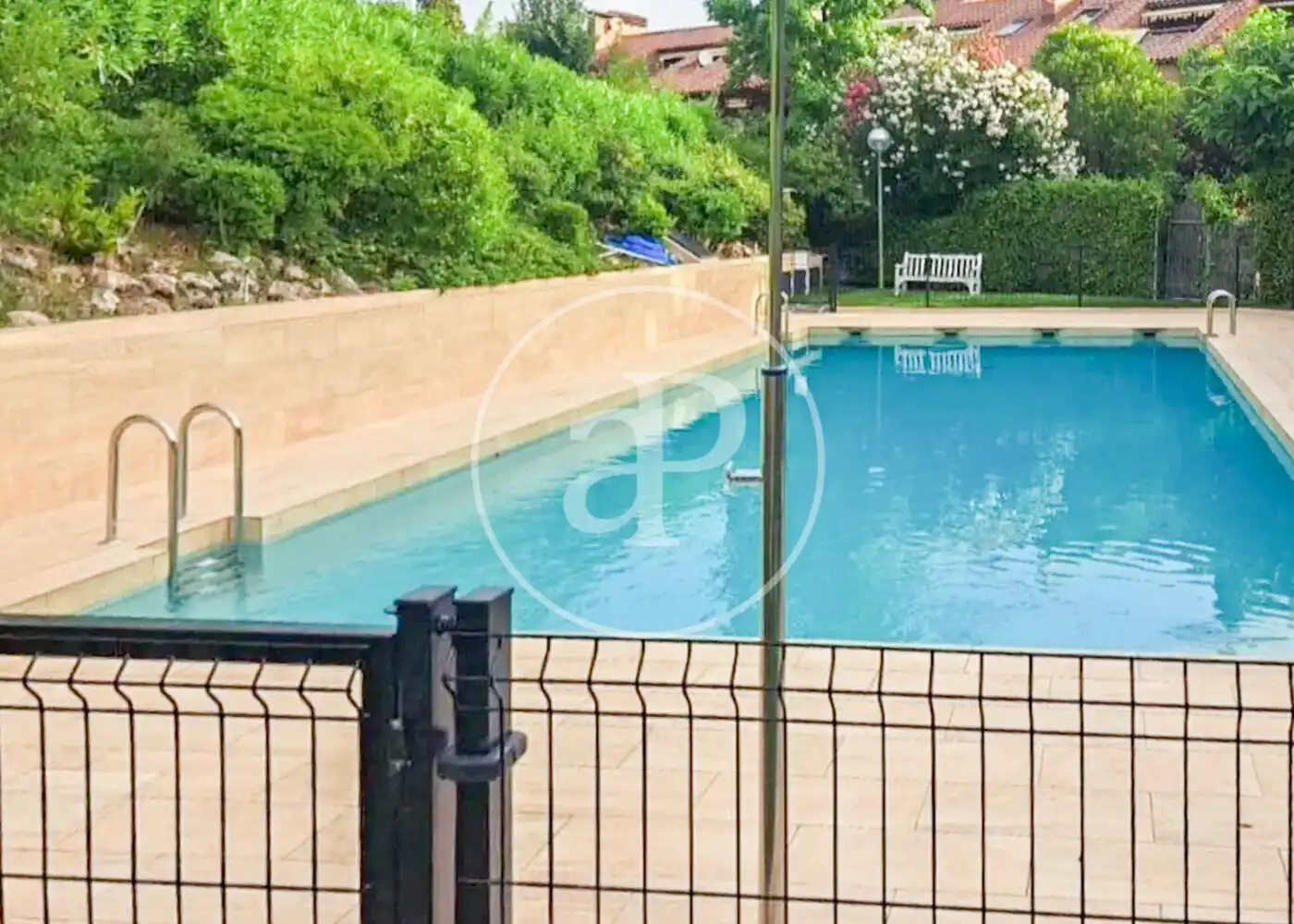 Schwimmbecken von Wohnung zum Verkauf in Majadahonda mit Klimaanlage, Heizung und Privatgarten