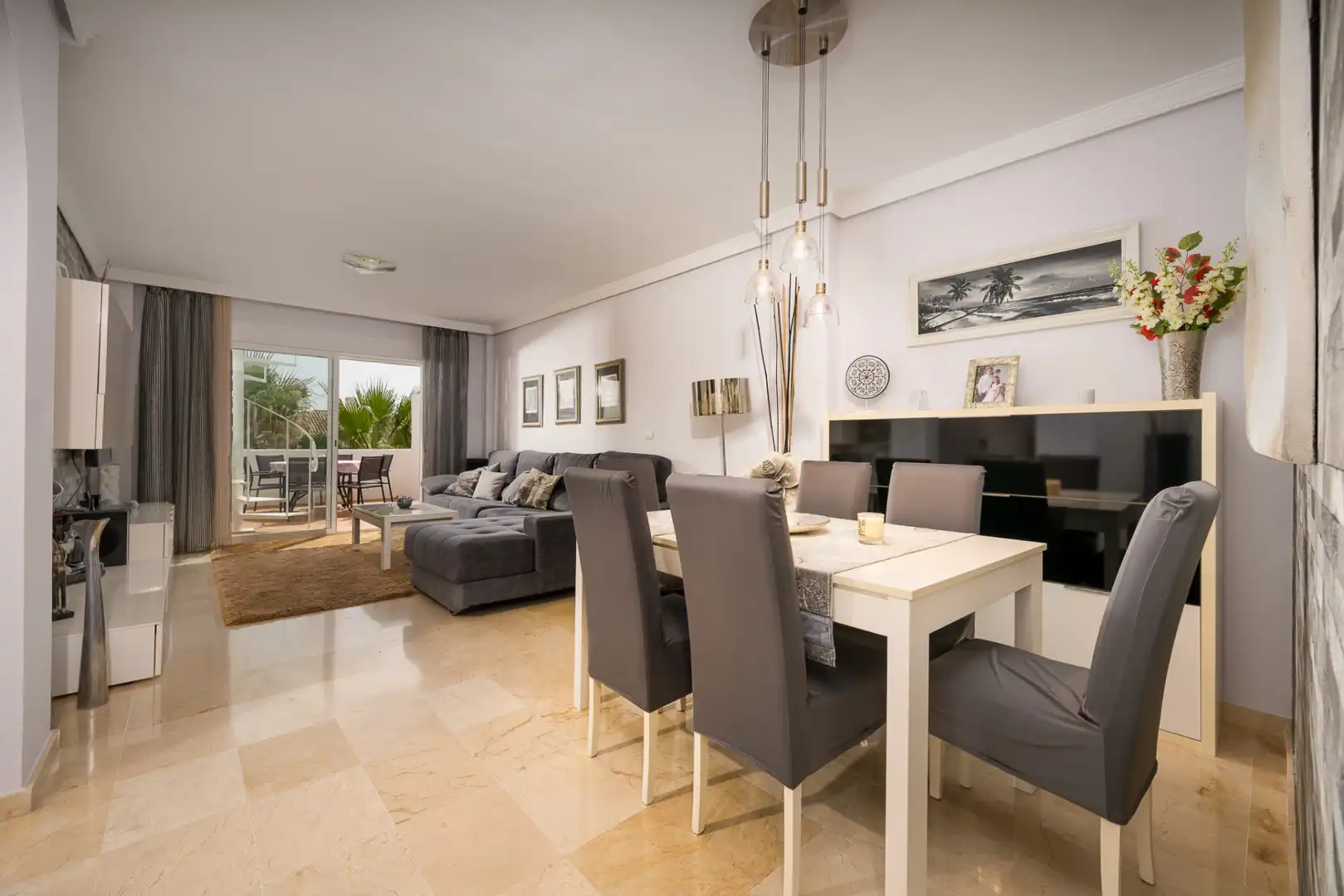 Esszimmer von Dachboden zum Verkauf in Estepona mit Klimaanlage, Heizung und Terrasse