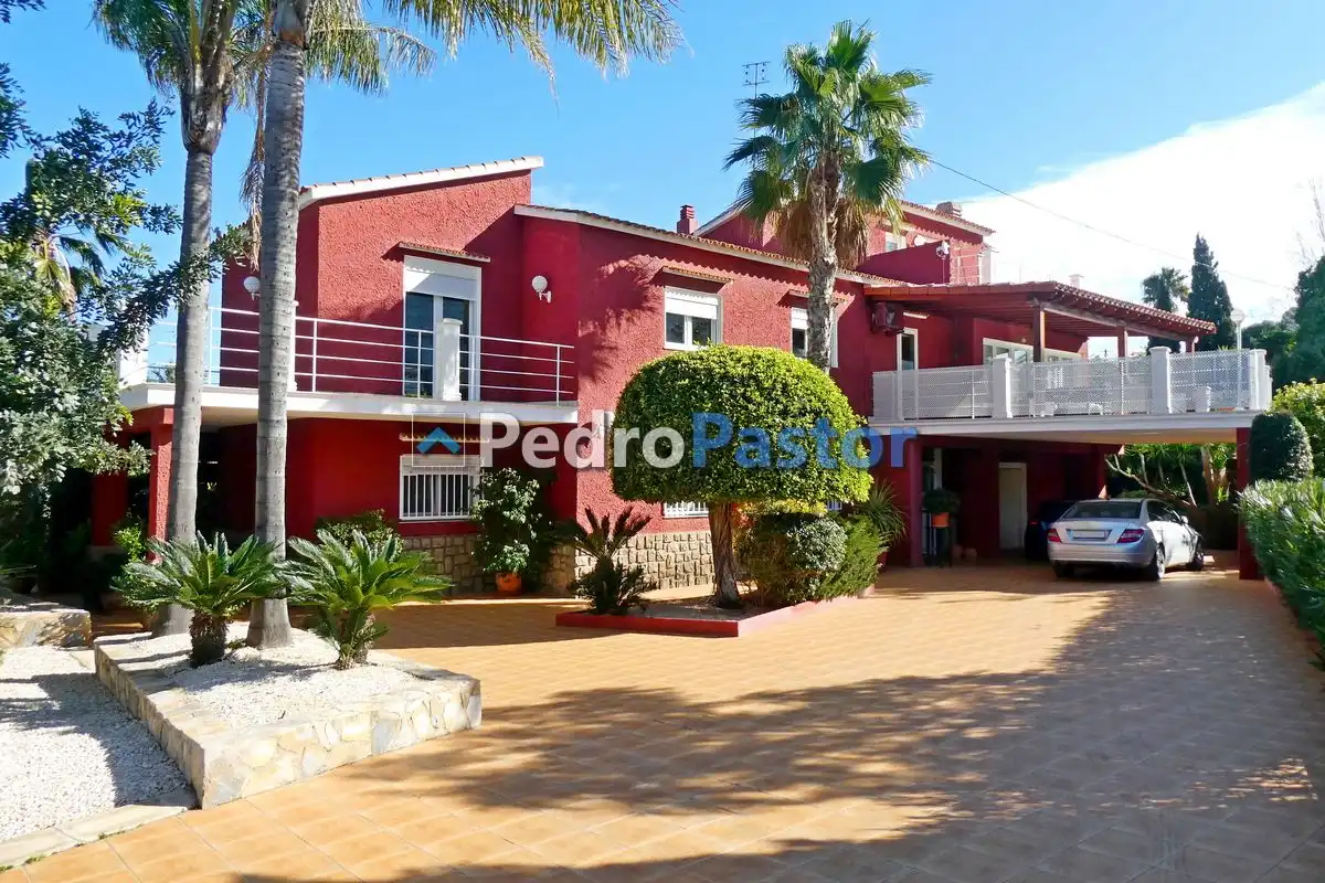 Chalet con piscina en venta en Las Rotas / Les Rotes