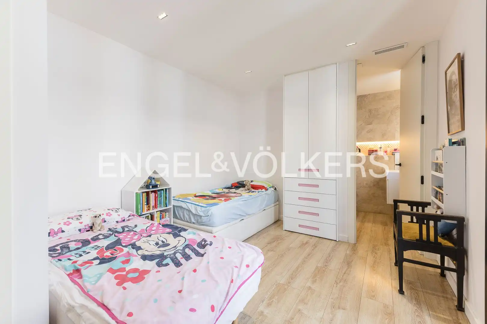 Flat for sale in Barcelona  with Air Conditioner, Heating and Balcony