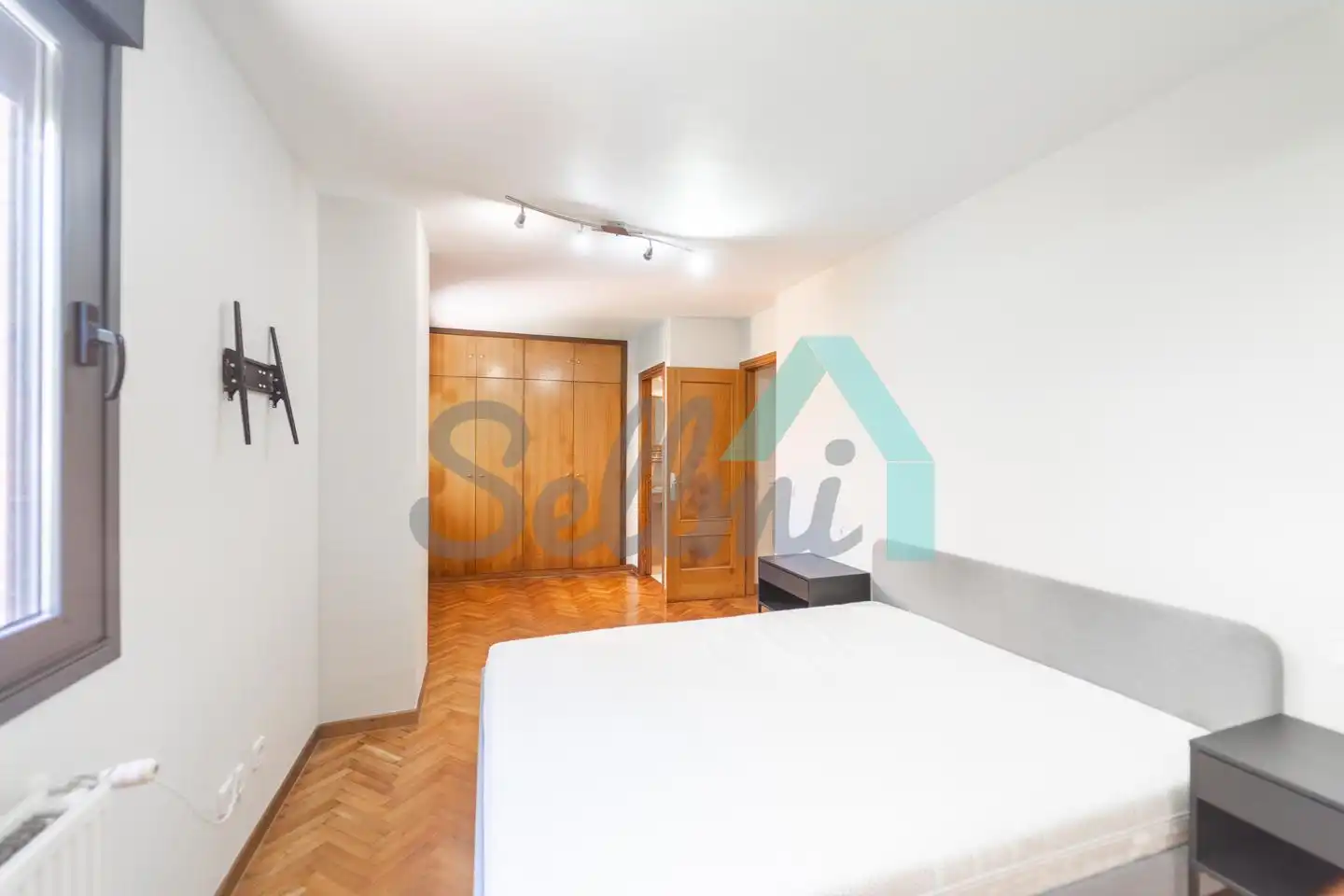 Bedroom of Flat for rent in Oviedo   with Heating, Parquet flooring and Storage room