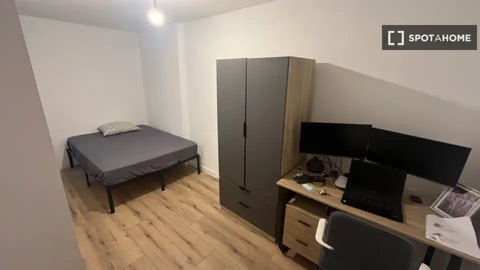 Habitación de Piso para compartir en Barcelona con Aire acondicionado, Calefacción y Amueblado