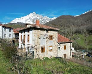 Vista exterior de Casa o xalet en venda en Camaleño amb Calefacció, Jardí privat i Balcó