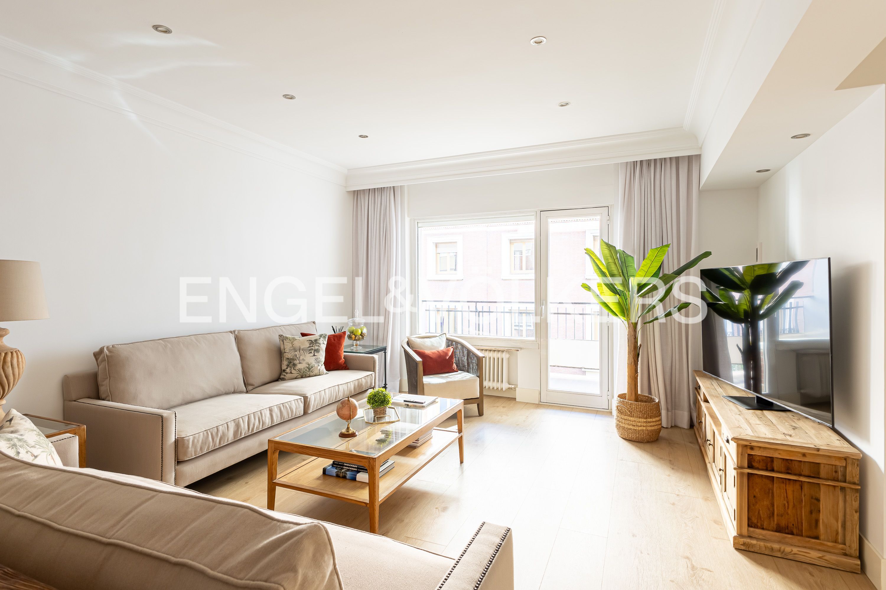 Sala d'estar de Apartament de lloguer en  Madrid Capital amb Aire condicionat, Calefacció i Terrassa