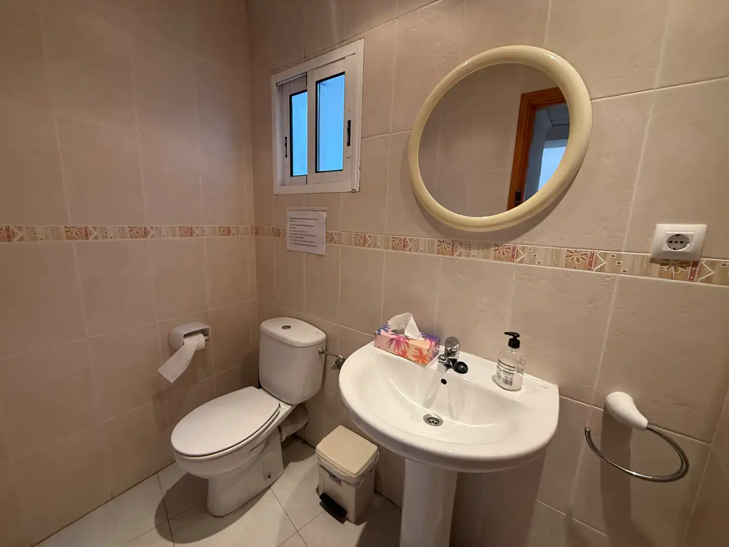 Baño de Oficina de alquiler en Dénia con Aire acondicionado y Balcón