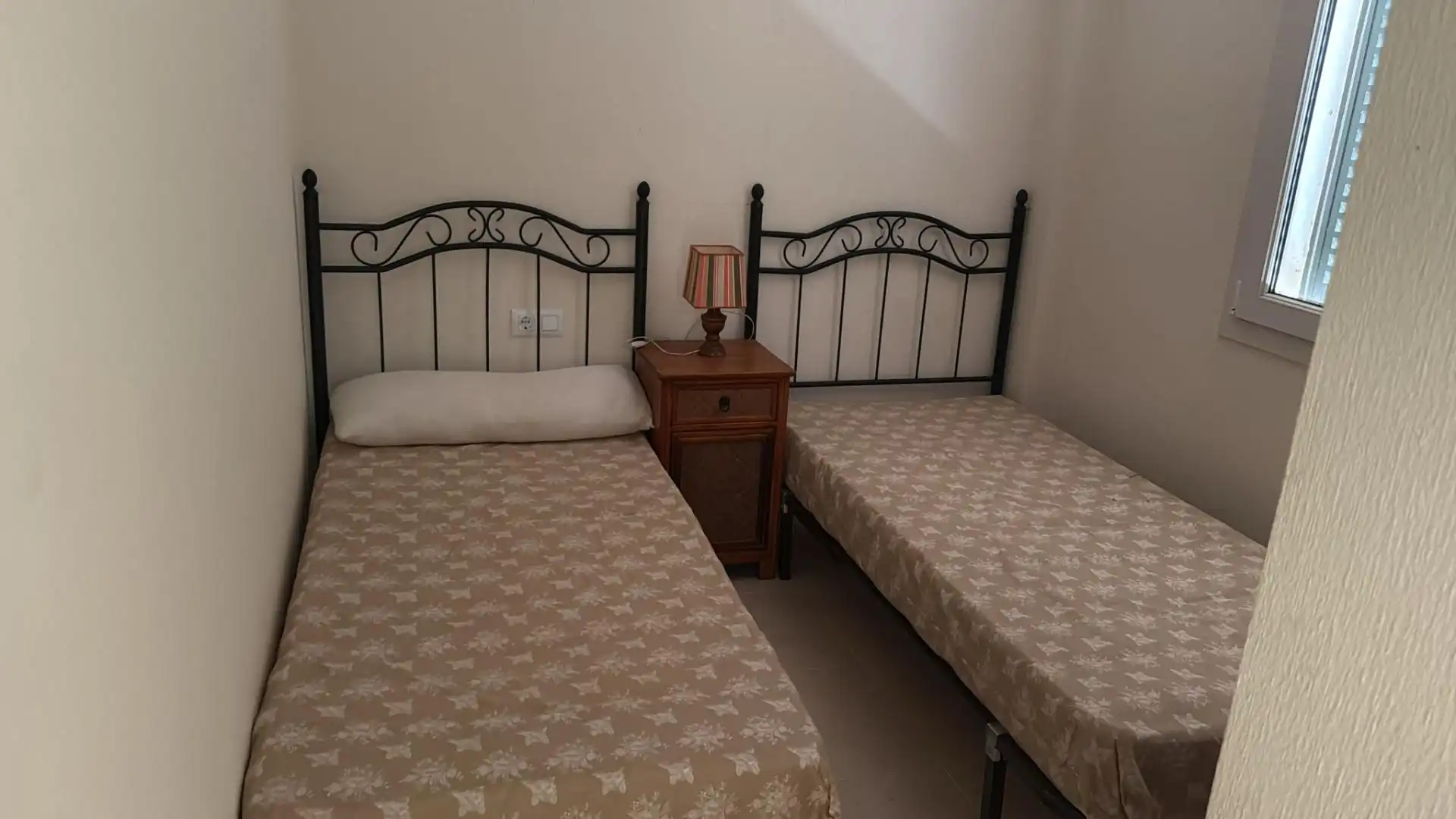 Habitación de Casa adosada en venta en Chiclana de la Frontera con Jardín privado, Terraza y Balcón