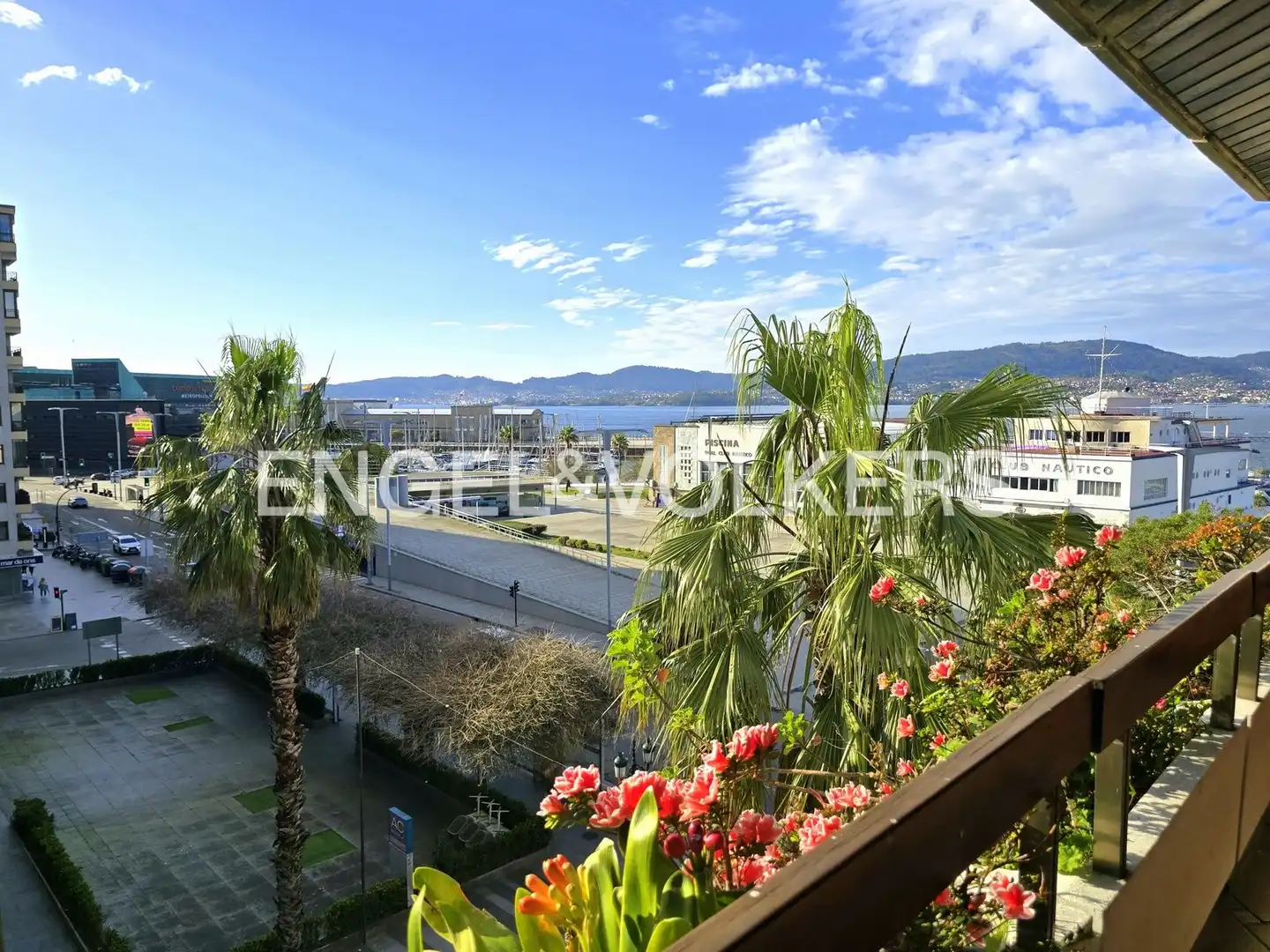 Vista exterior de Piso de alquiler en Vigo  con Calefacción y Terraza