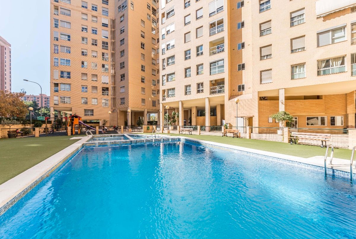 Swimming pool of Flat to rent in  Valencia Capital  with Air Conditioner, Heating and Terrace