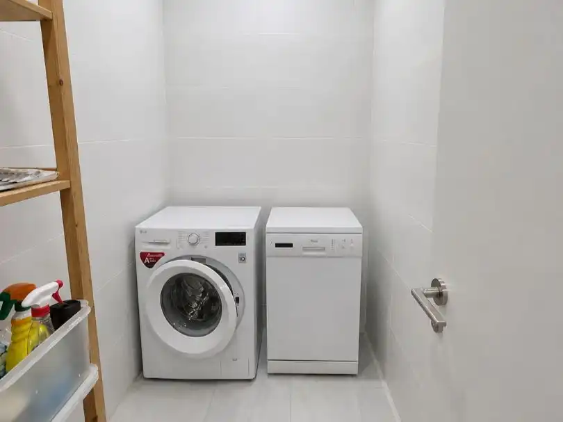 Baño de Local en venta en Madrid con Aire acondicionado, Calefacción y Alarma
