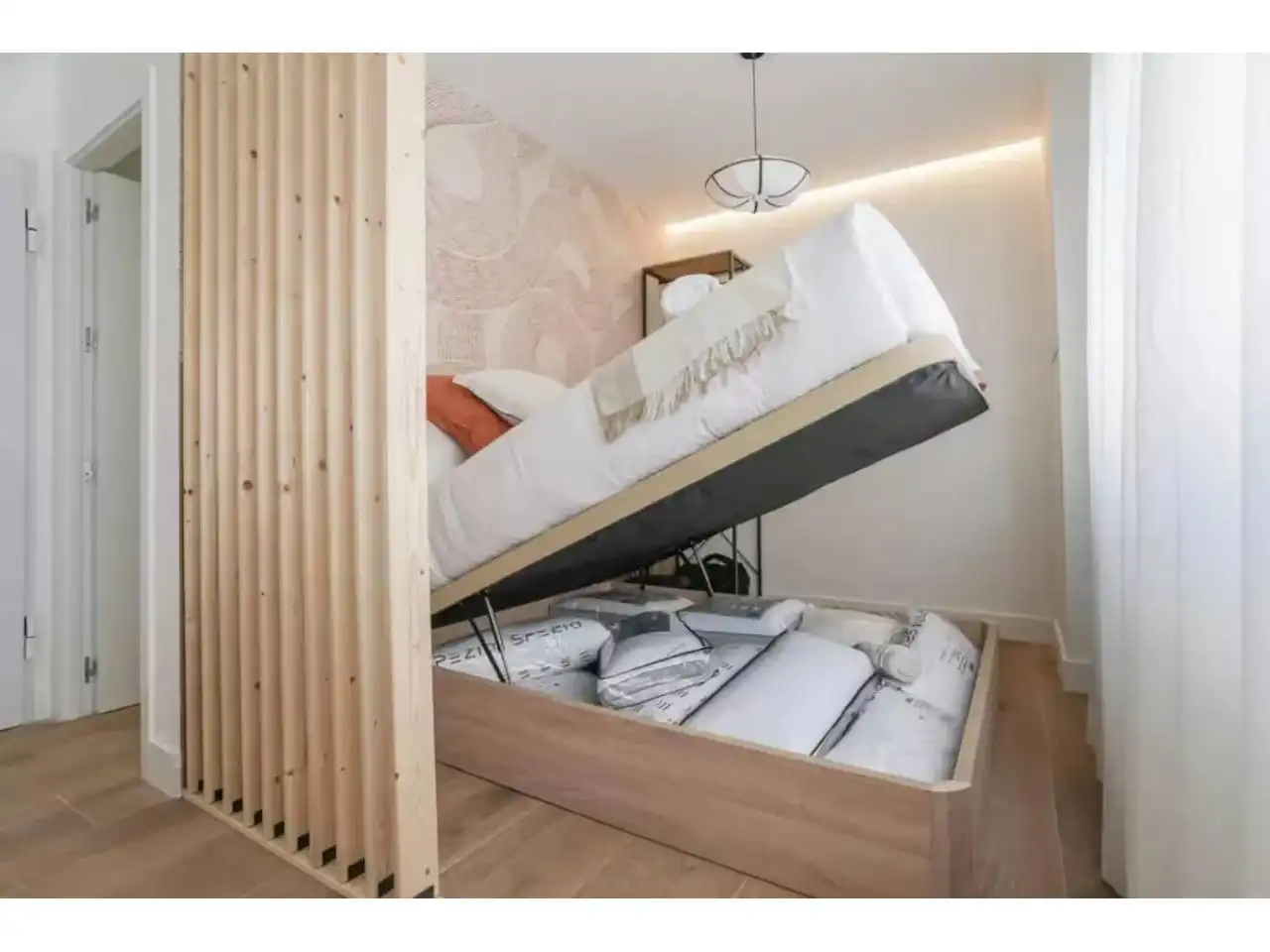 Habitación de Estudio en venta en Barcelona con Aire acondicionado, Amueblado y Alarma