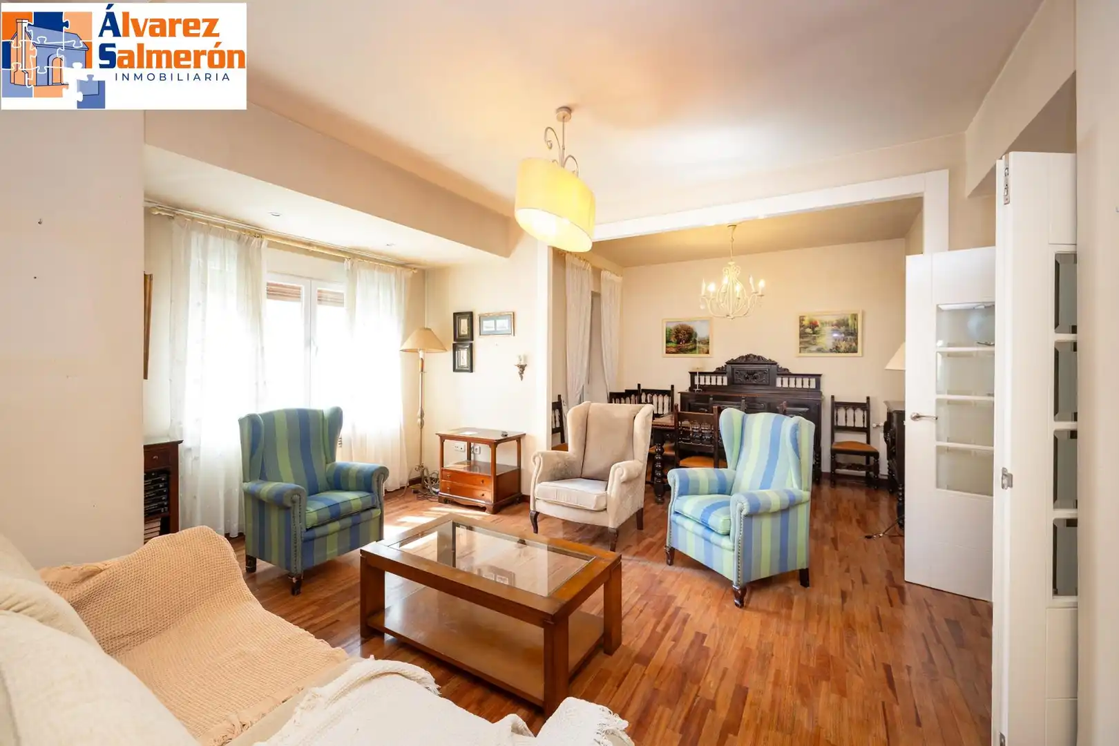 Living room of Flat for sale in Granada  with Air Conditioner, Heating and Parquet flooring