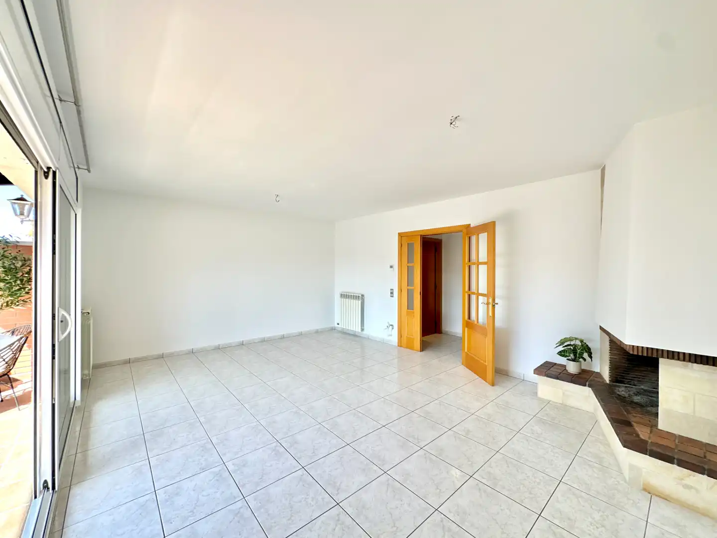 Wohnzimmer von Einfamilien-Reihenhaus zum Verkauf in Taradell mit Heizung, Privatgarten und Terrasse