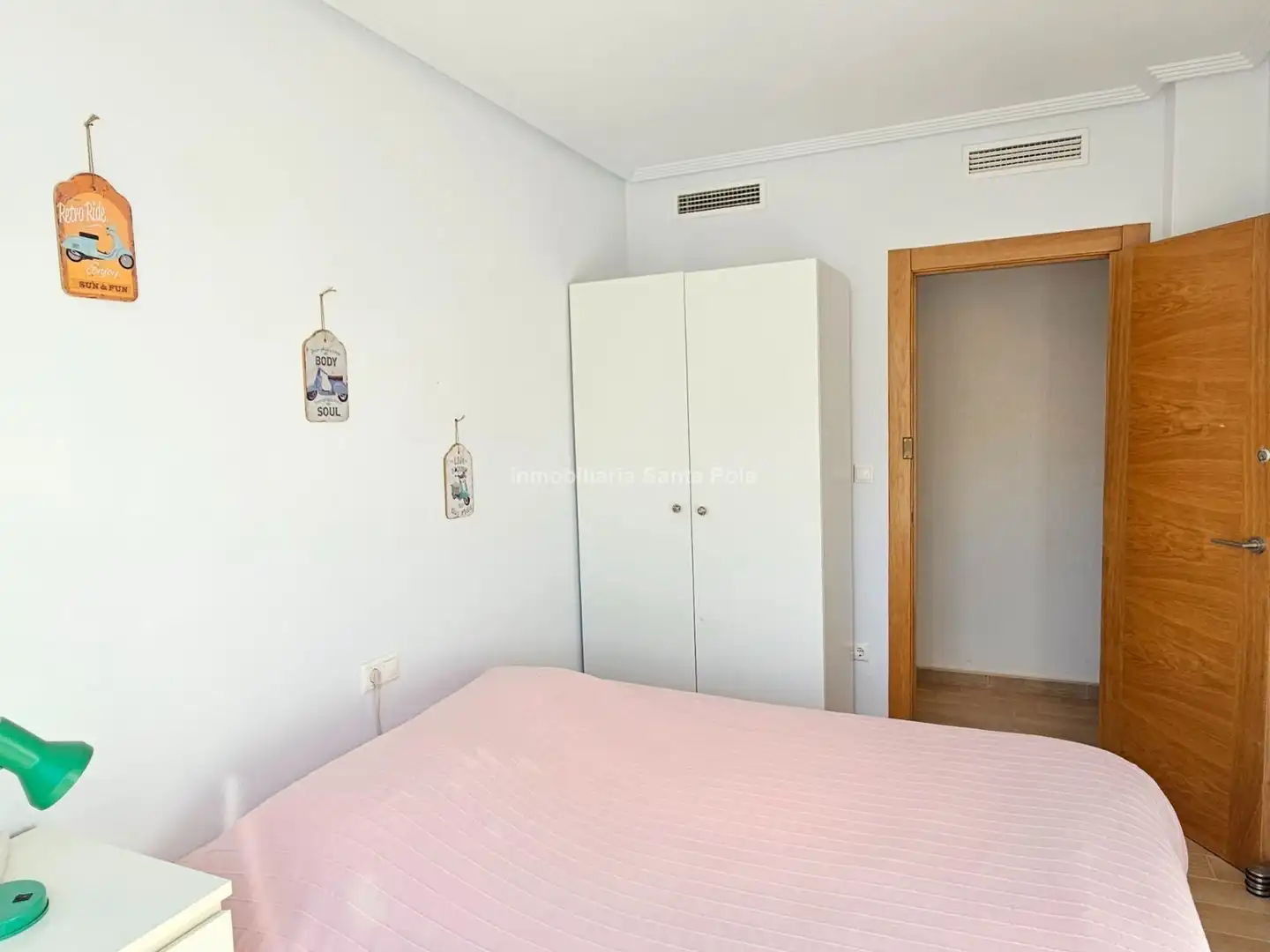 Schlafzimmer von Dachboden zum Verkauf in Santa Pola mit Klimaanlage, Heizung und Terrasse
