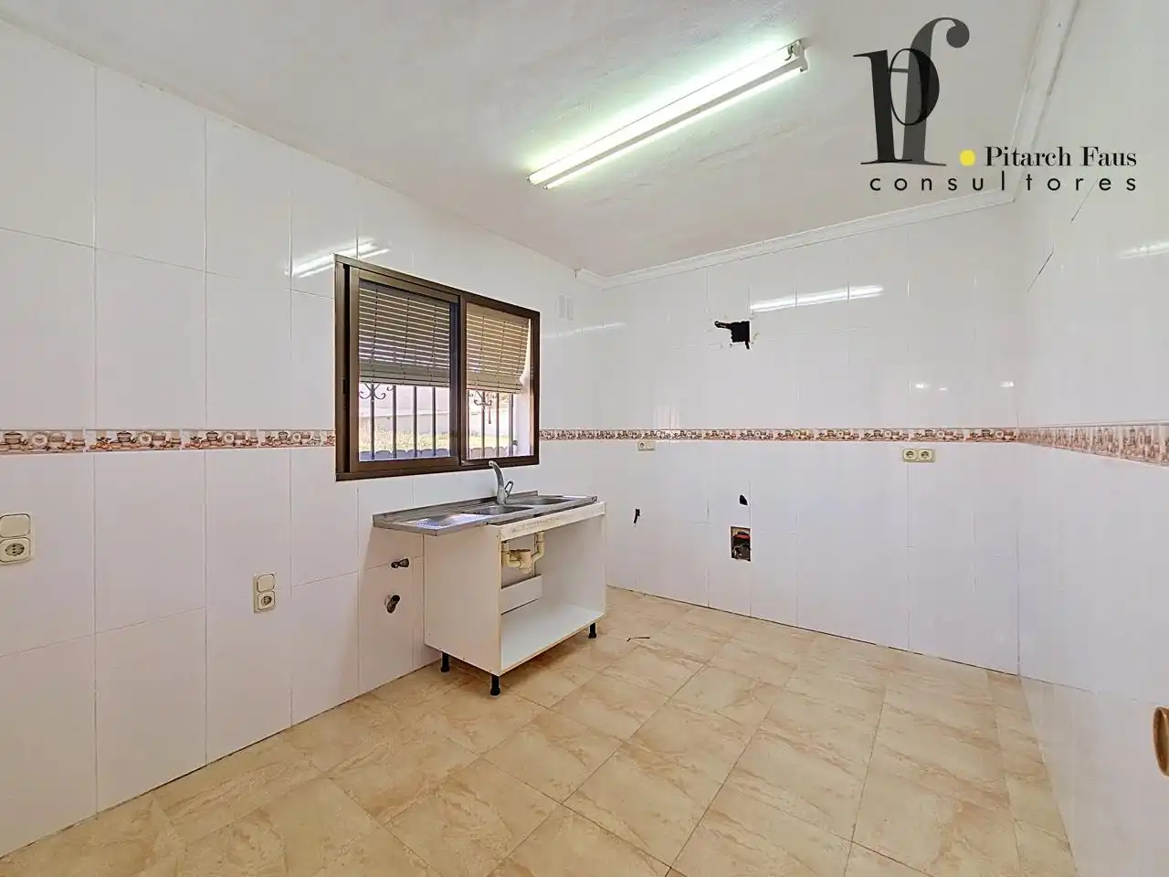 Kitchen of Houses for sale in La Pobla de Vallbona