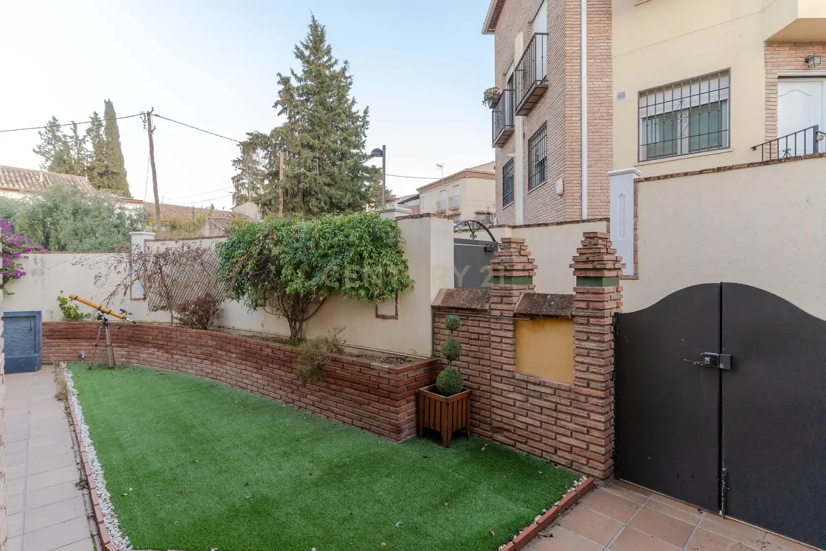Jardí de Casa adosada en venda en La Zubia amb Aire condicionat, Jardí privat i Traster