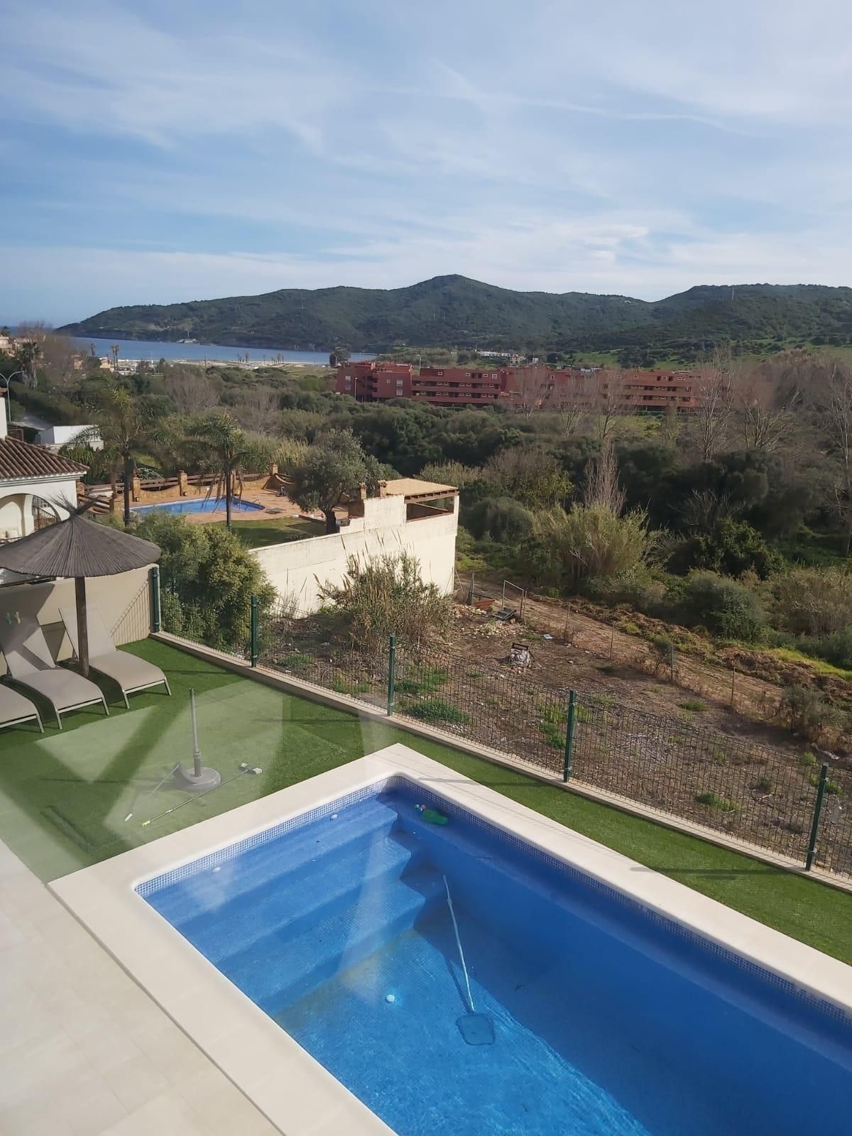 Piscina de Casa o xalet en venda en Algeciras amb Aire condicionat, Jardí privat i Piscina