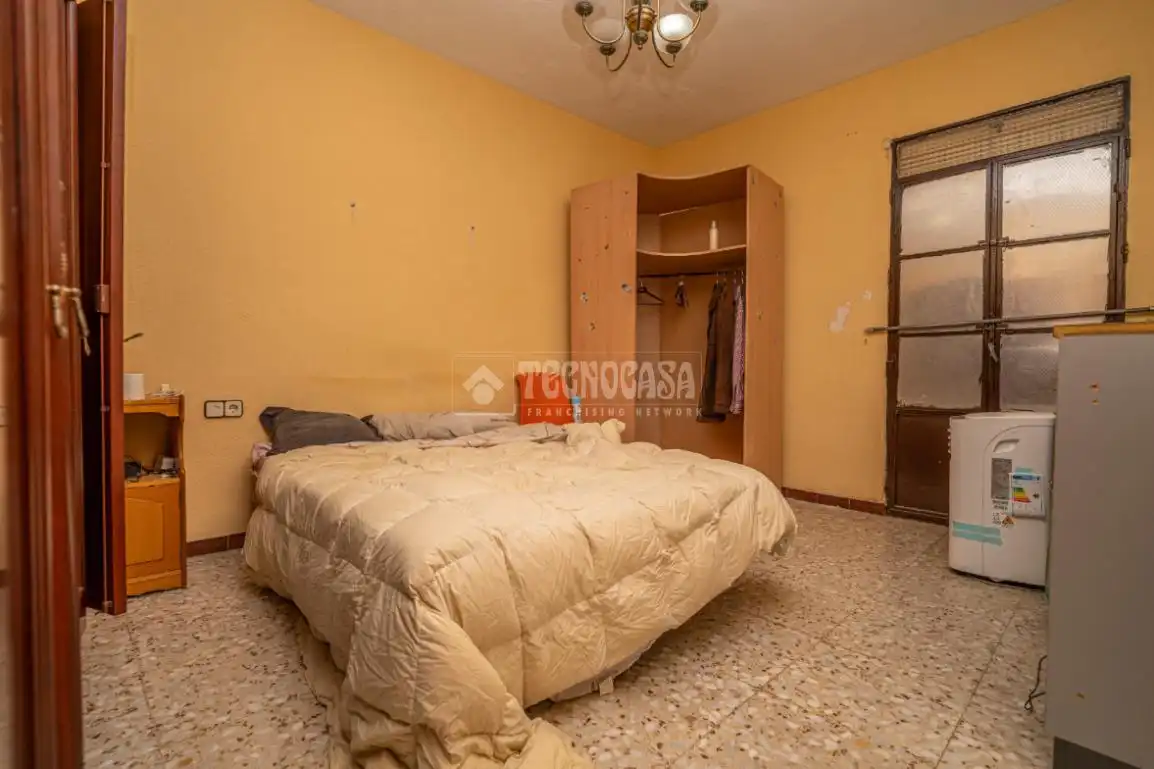Dormitori de Casa adosada en venda en Linares amb Terrassa, Traster i Balcó