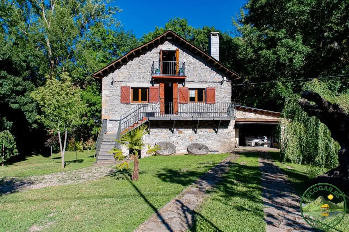 Vista exterior de Casa o chalet en venta en Cabrillanes con Calefacción, Trastero y Amueblado
