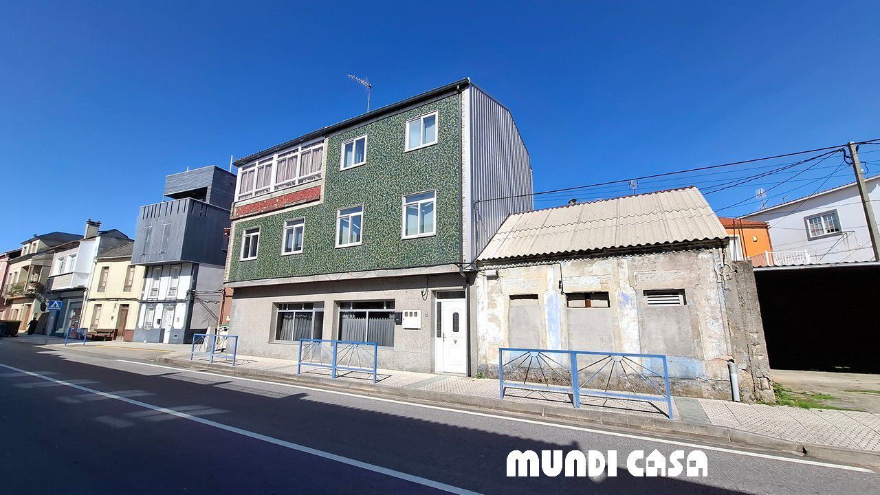Vista exterior de Casa o xalet de lloguer en Boiro amb Terrassa i Moblat
