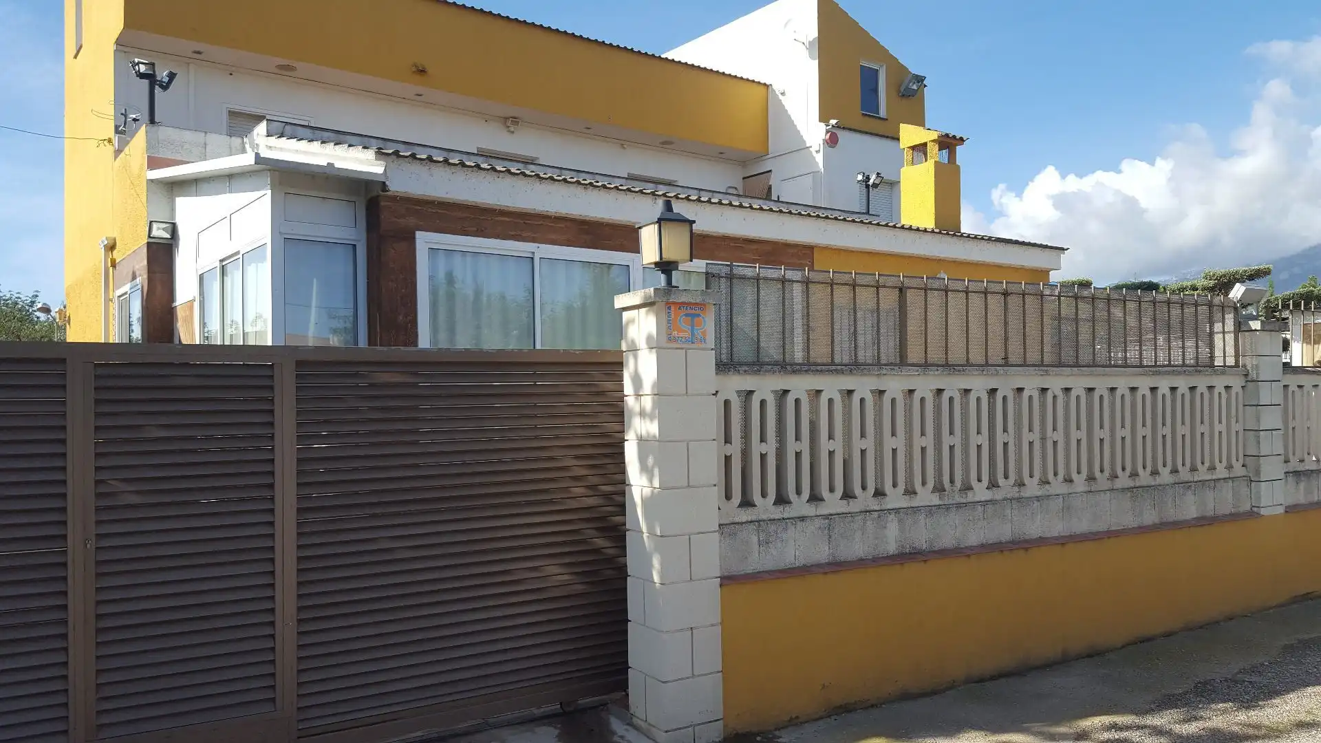Vista exterior de Casa o xalet en venda en Tortosa amb Aire condicionat, Jardí privat i Traster
