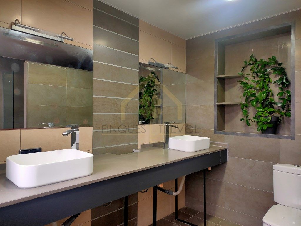 Bathroom of Duplex for sale in Mataró