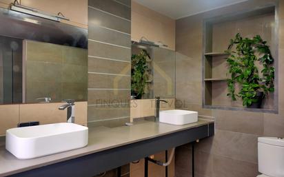Bathroom of Duplex for sale in Mataró