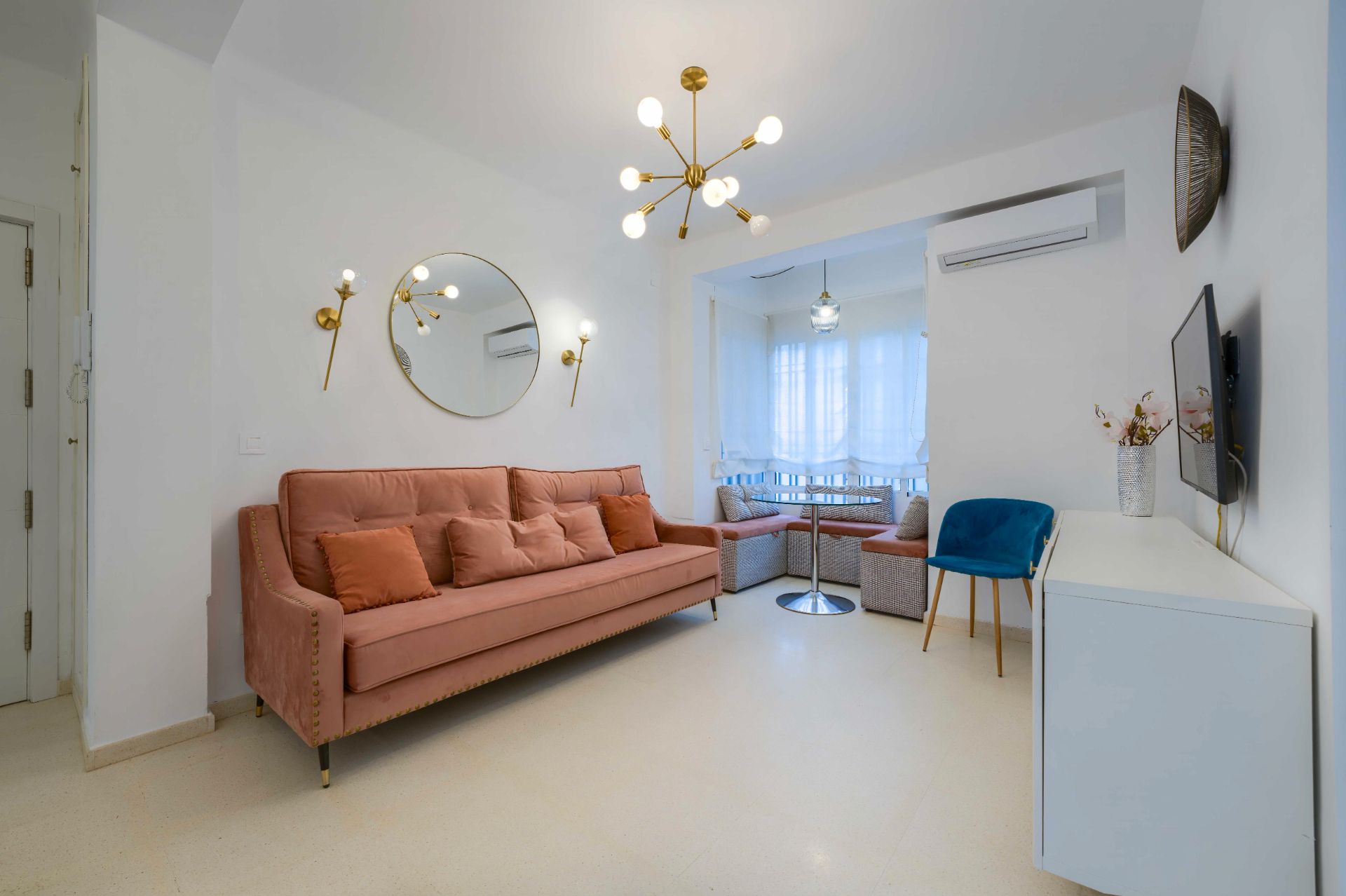 Living room of Planta baja for sale in  Sevilla Capital  with Air Conditioner, Heating and Furnished
