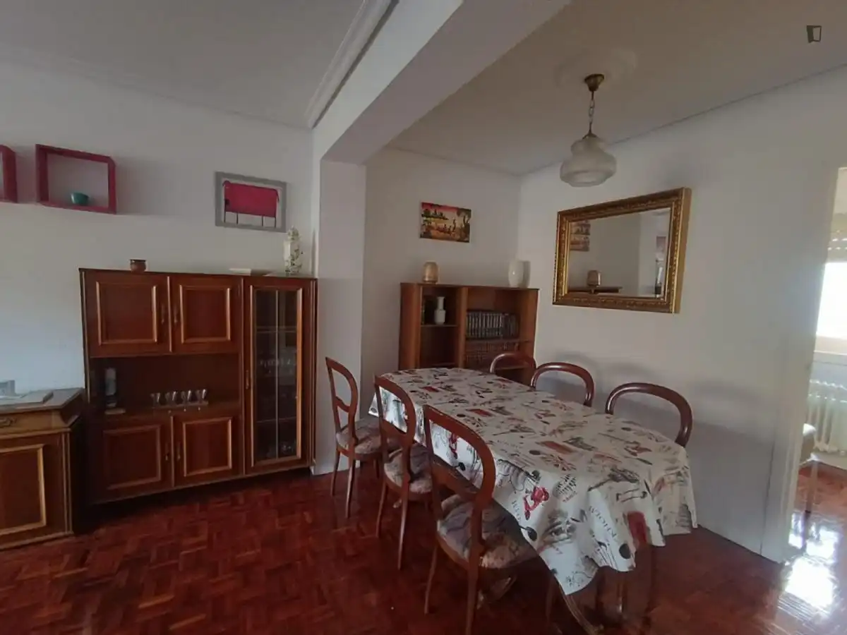 Room in Mendebaldea - Ermitagaña