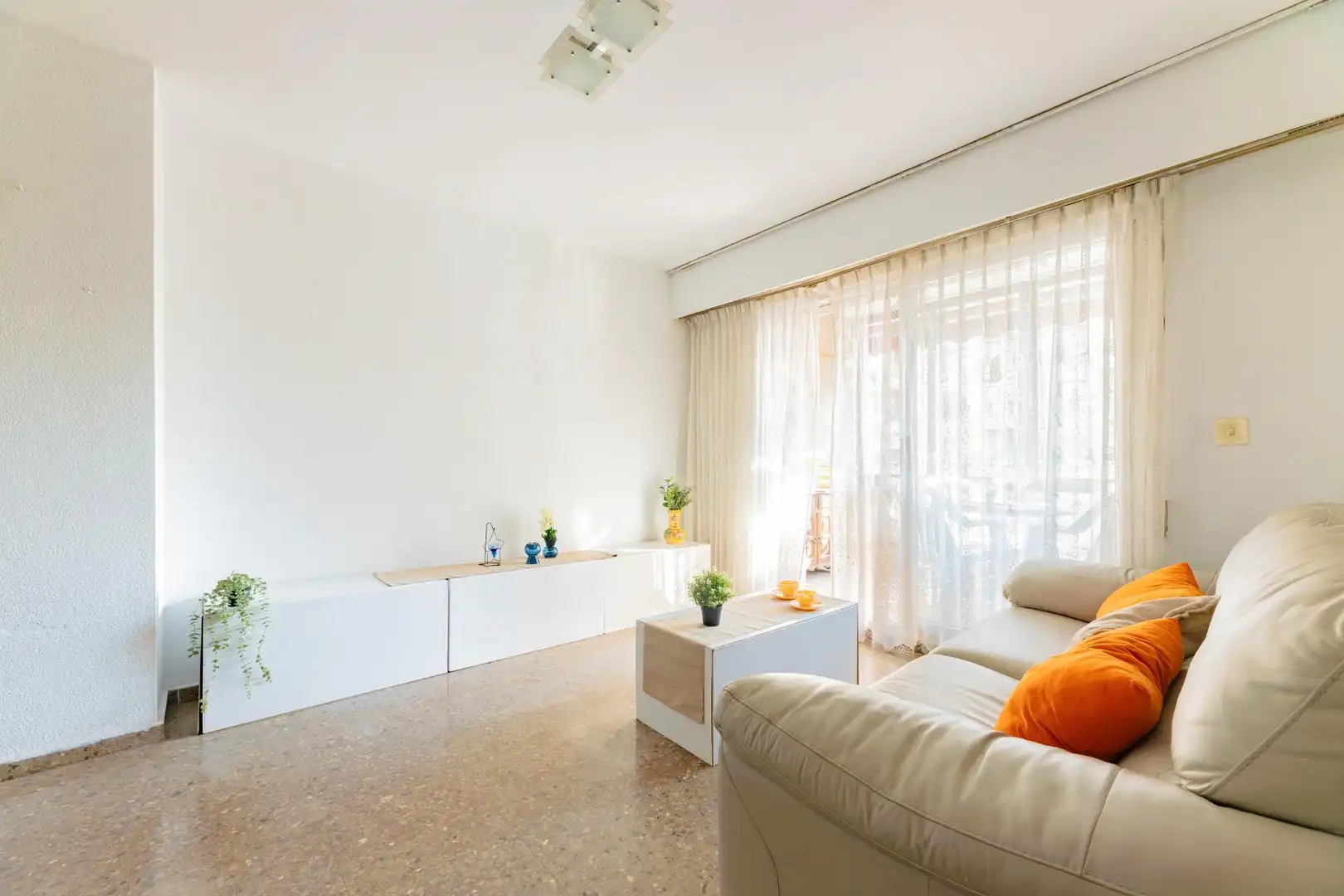 Sala de estar de Piso en venta en Valencia con Trastero, Balcón y Alarma