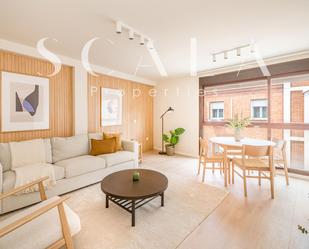 Living room of Flat to rent in  Madrid Capital  with Air Conditioner, Heating and Furnished