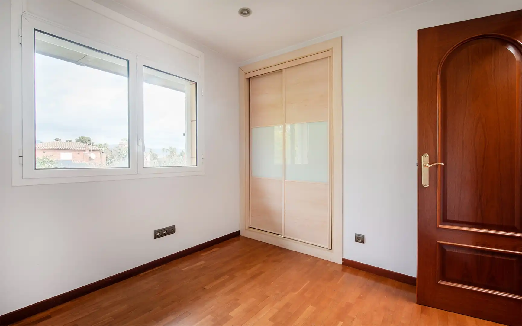 Habitación de Casa o chalet en venta en Sant Boi de Llobregat con Aire acondicionado, Jardín privado y Trastero
