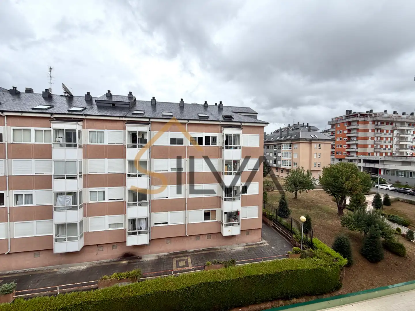Vista exterior de Pis en venda en Lugo amb Calefacció, Parquet i Moblat