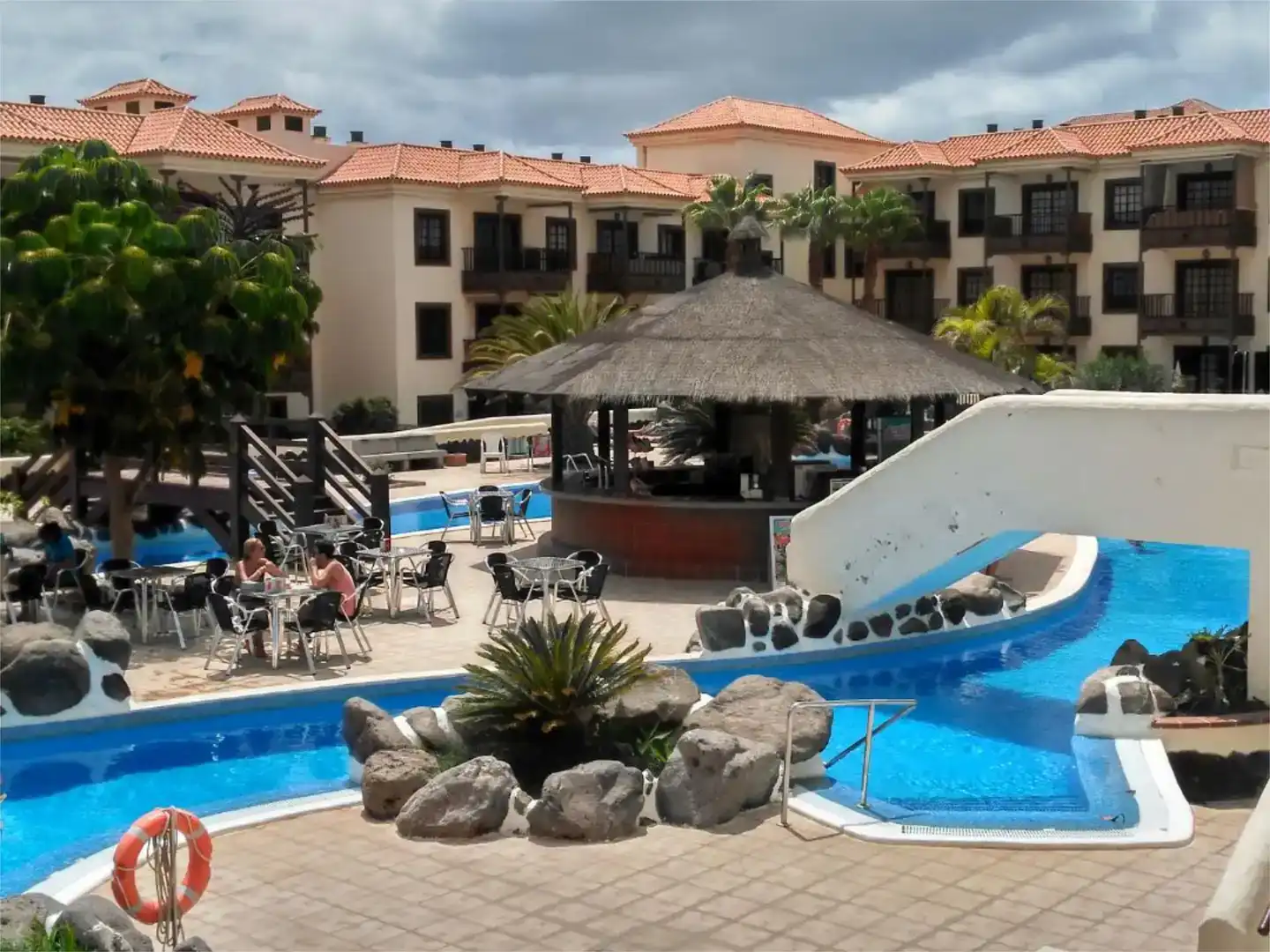 Apartament de lloguer en Arona amb Jardí privat, Piscina i Moblat