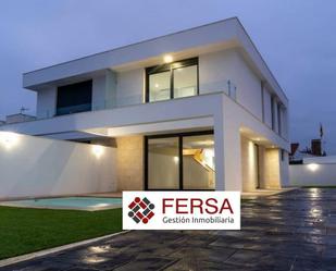 Exterior view of Single-family semi-detached for sale in El Puerto de Santa María  with Air Conditioner, Heating and Private garden