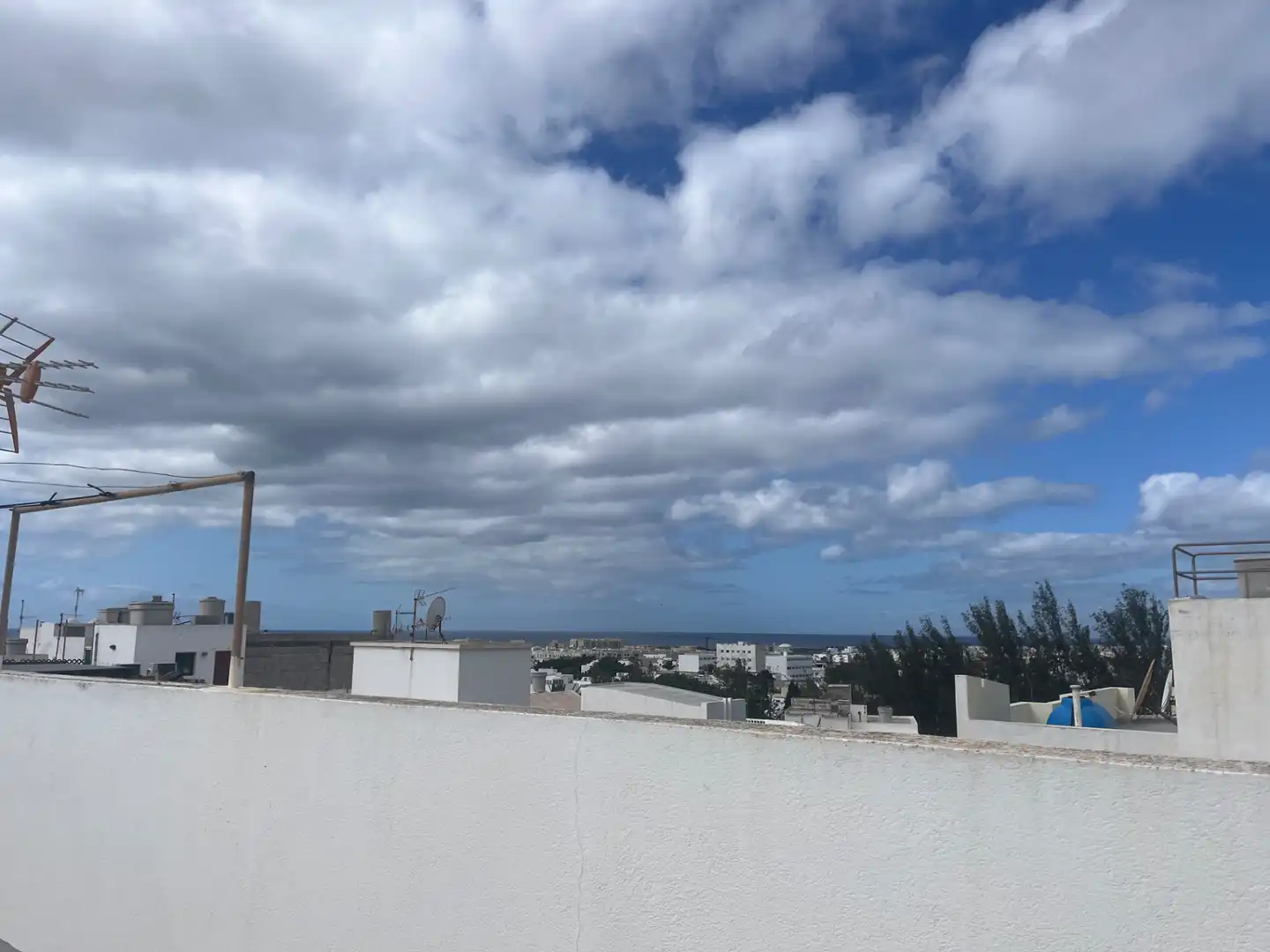Außenansicht von Gebäude zum Verkauf in Arrecife mit Alarm