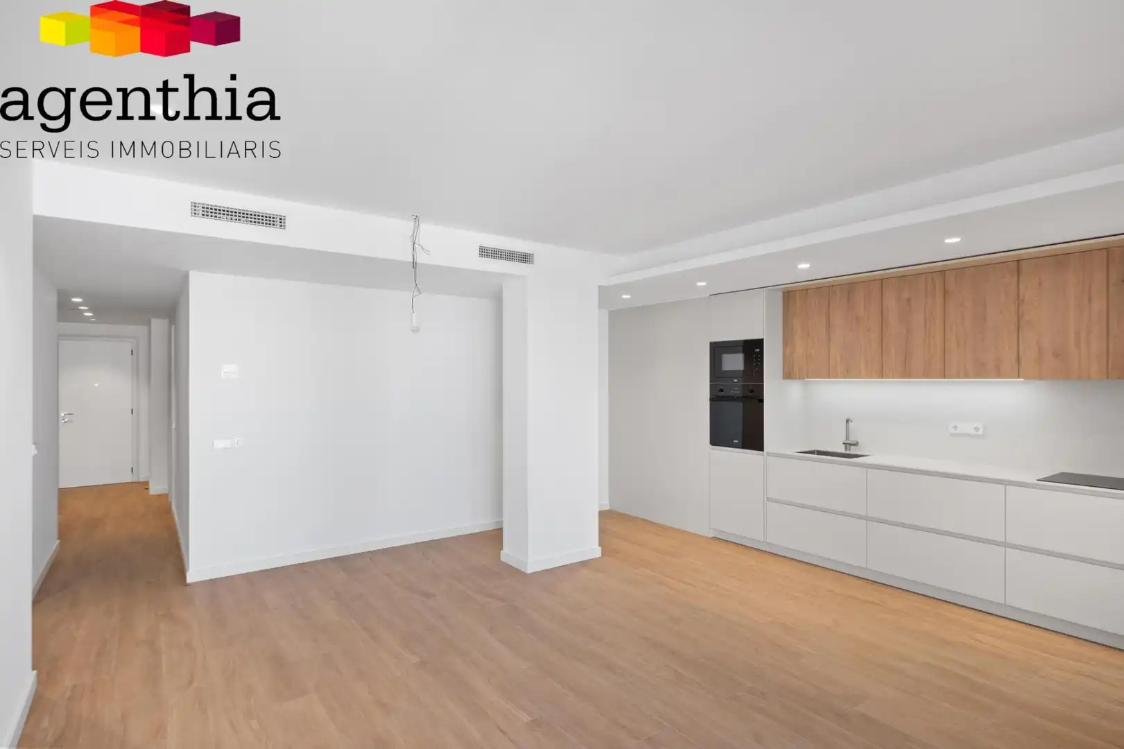 Bedroom of Flat for sale in Girona  with Air Conditioner, Heating and Terrace