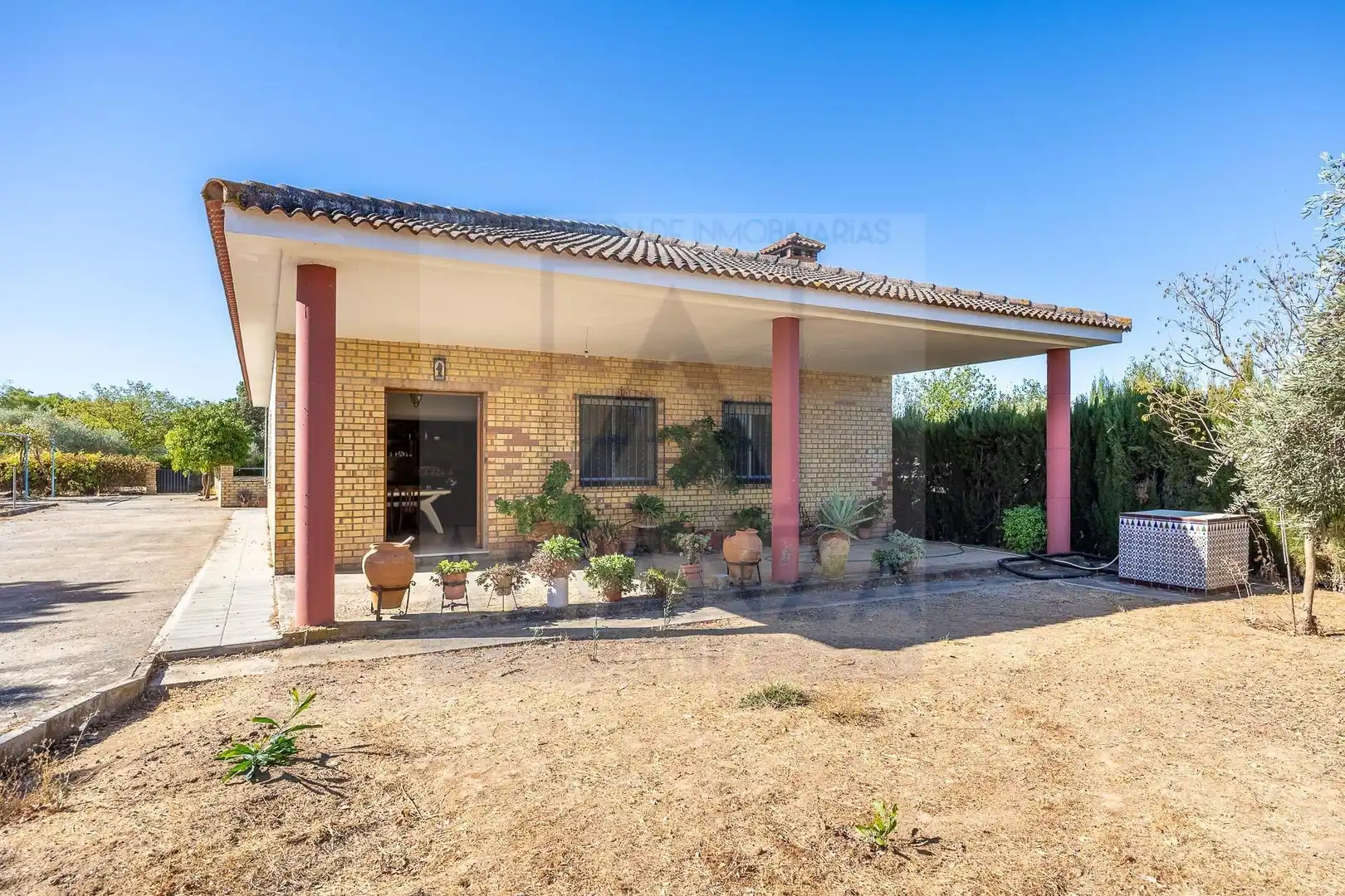 Houses for sale in Sanlúcar la Mayor, Sevilla